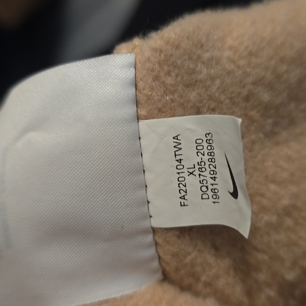 Nike collection fleece oversized crew neck sweatshirt in sand - Picture 7 of 8
